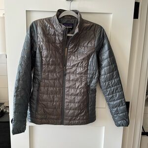 New Patagonia women’s Nano Puff jacket. Sz Small